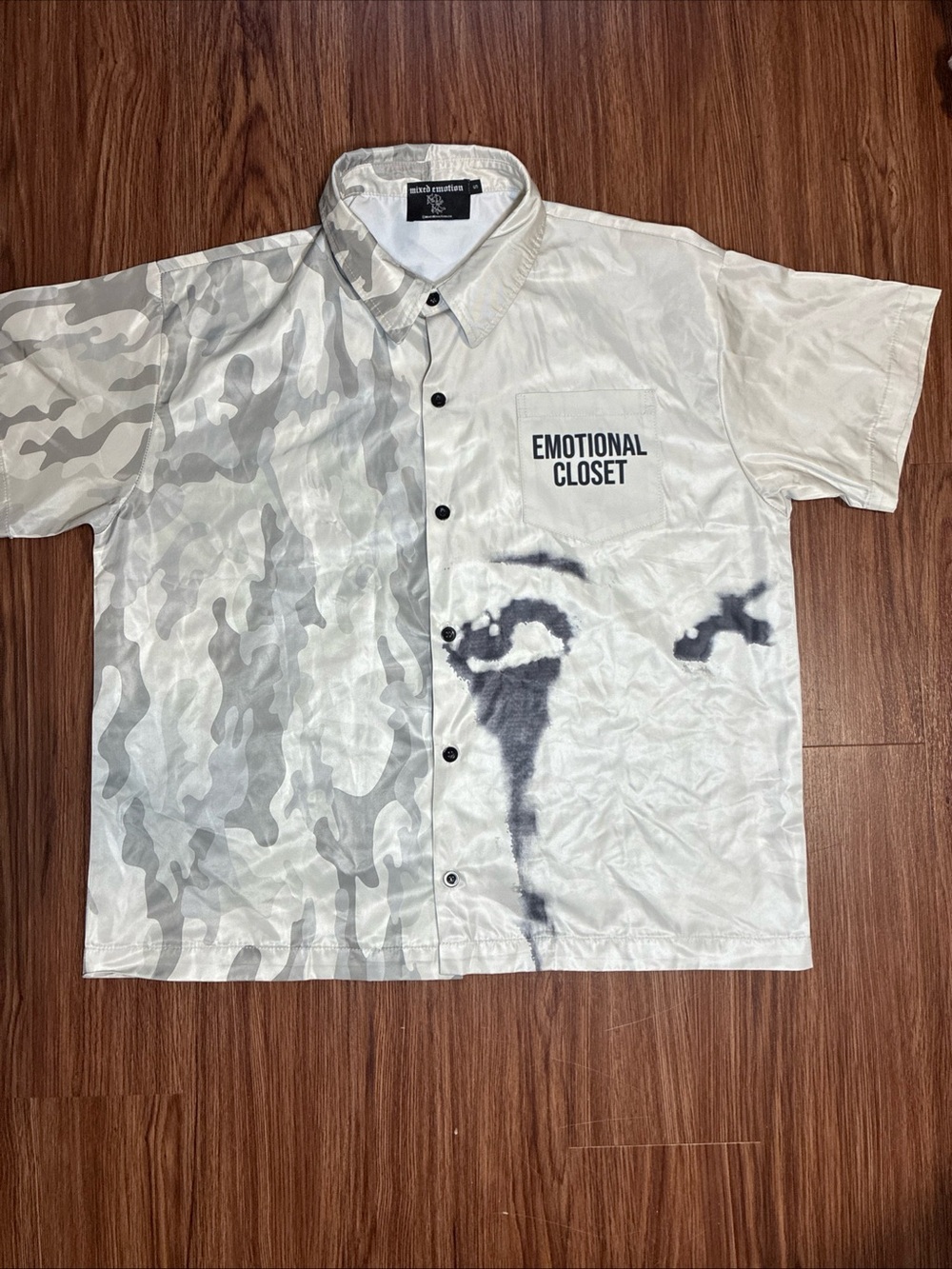 Mixed Emotion Men's White/Gray/Black Camo Short Sleeve  Button-Up Size Small